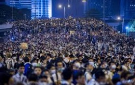 Hong Kong police in fresh assault on protest barricades