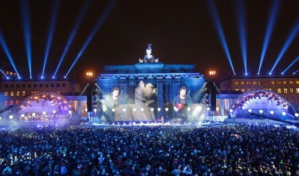 Somber, hopeful ceremonies mark 25 years since the Berlin Wall fell