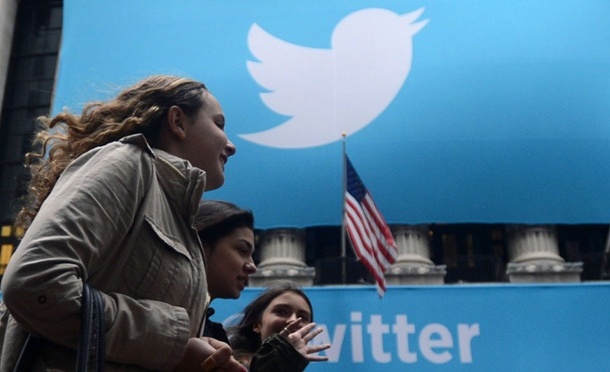 Twitter given junk credit rating