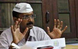 Eggs, stone thrown at Kejriwal