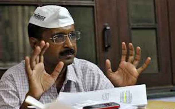 Eggs, stone thrown at Kejriwal