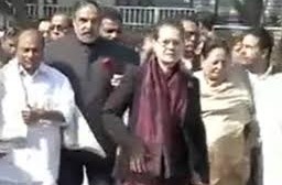 Coal scam: Sonia Gandhi leads Congress’s solidarity march to Manmohan’s residence