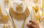 Gold halts rally on stockists selling, weak global cues