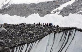 17 climbers dead in quake-triggered avalanche on Mt Everest