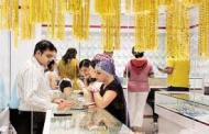 Gold extends gains on wedding season demand