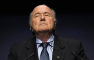 Sepp Blatter finally lets go of Fifa as FBI noose tightens