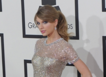 Taylor Swift Leads American Music Awards 2015