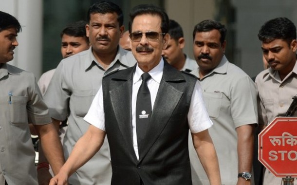 Sahara chief offers in SC to pay Rs 300 cr as bank gurantee