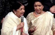 Lata Mangeshkar gives blessings to Asha Bhosle on birthday