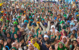 Farmers in hundreds descend at Delhi-UP border on protest anniversary